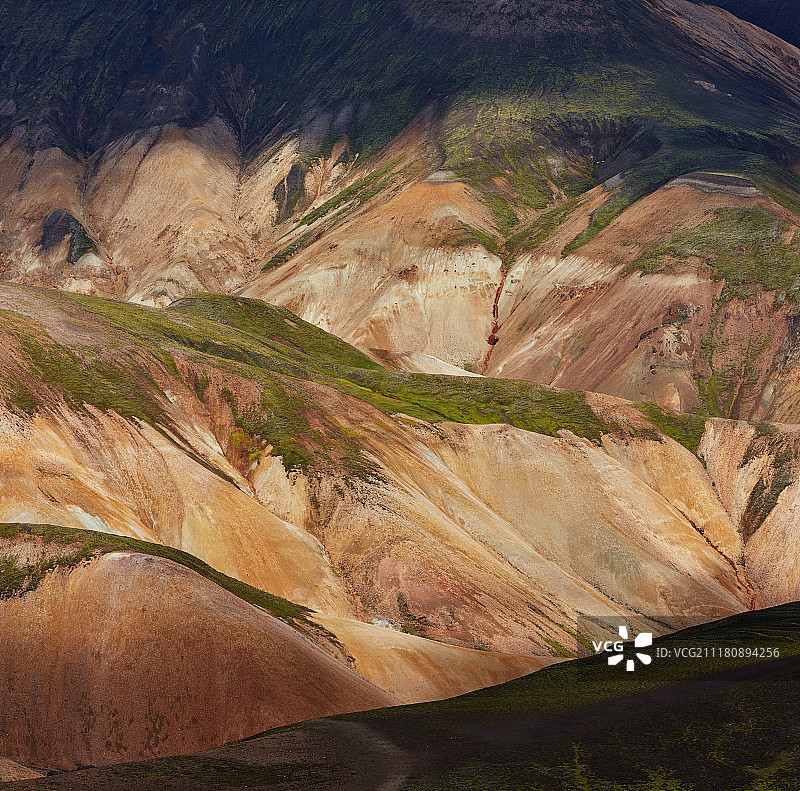 色彩缤纷的丘陵山地景观图片素材