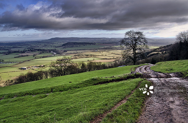 泥泞的道路图片素材