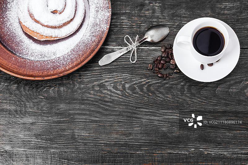 一杯咖啡和糕点图片素材