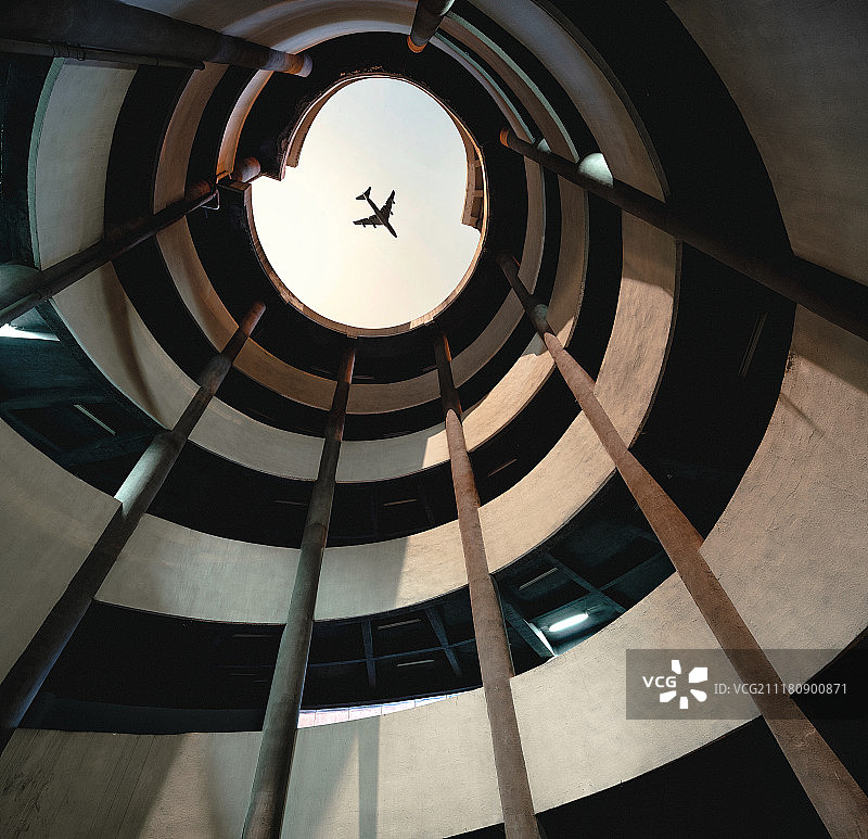 坐井观天图片素材