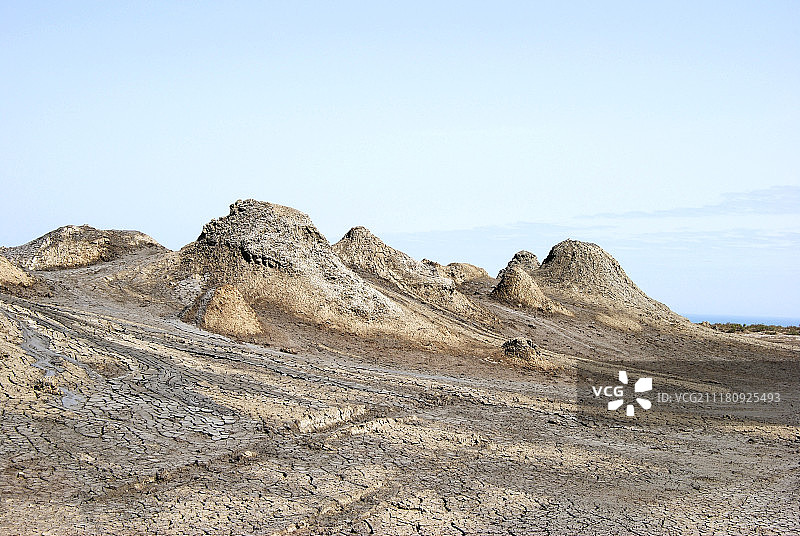 阿塞拜疆戈布斯坦的泥火山图片素材