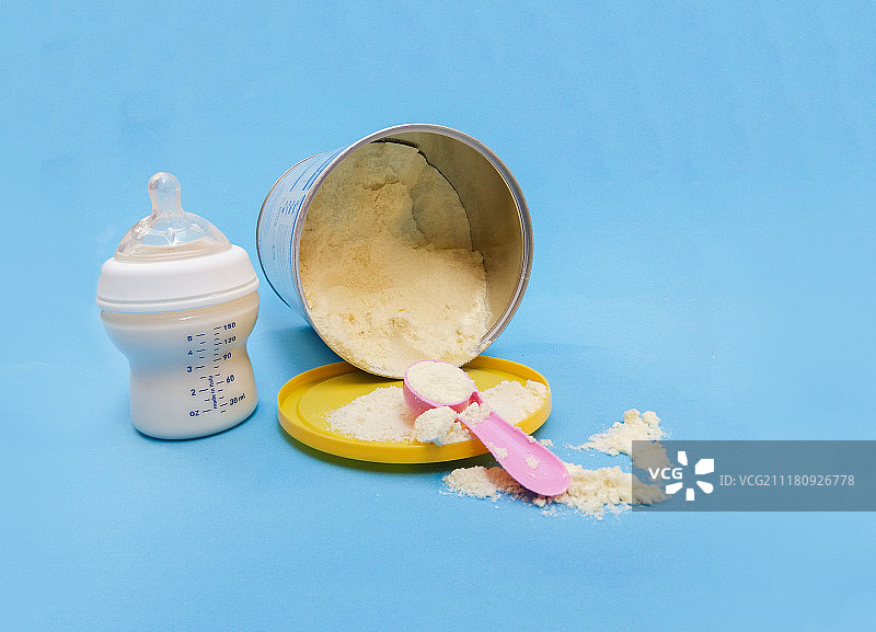 婴儿奶粉和奶瓶图片素材