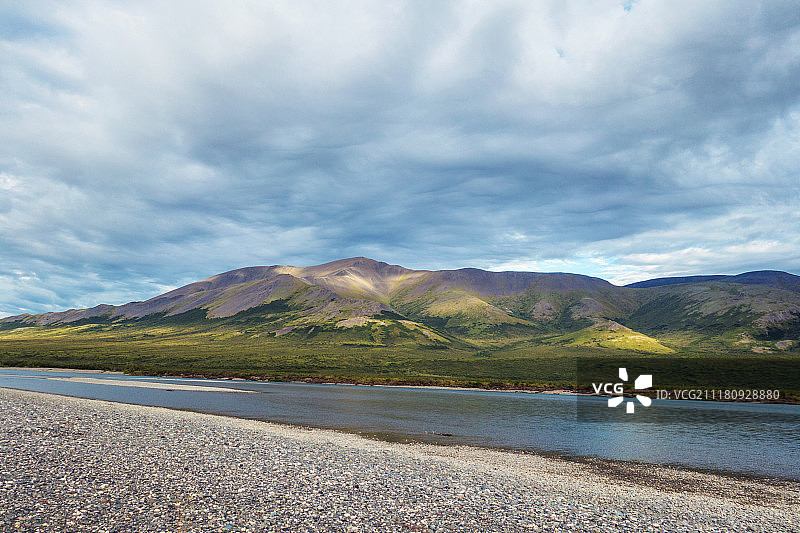 漂浮在诺阿塔克河上图片素材