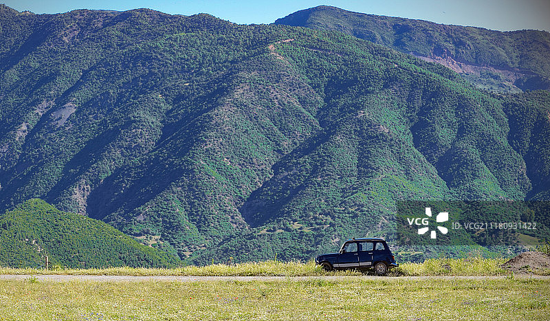 野外雷诺R4图片素材