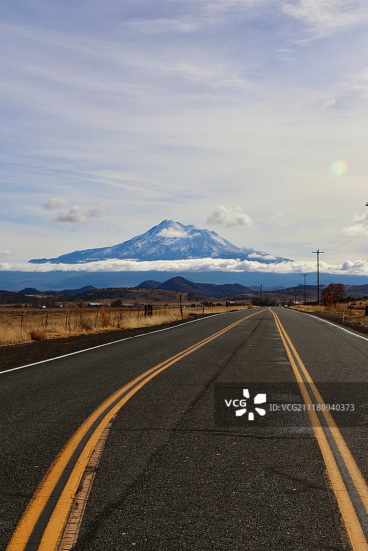 沙斯塔山云海图片素材