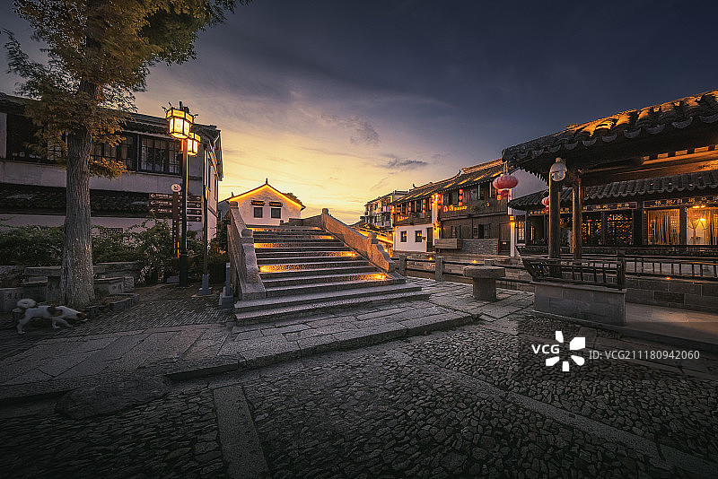 江南水乡古镇入夜来图片素材