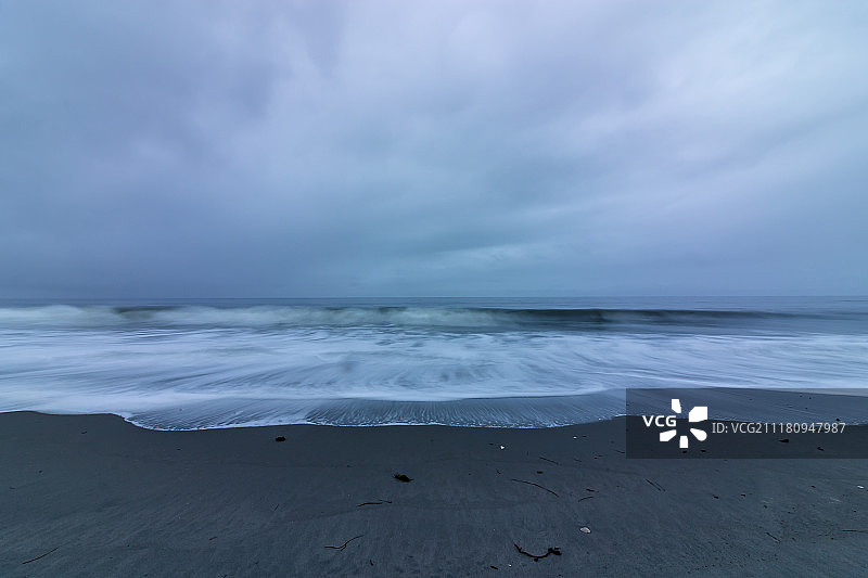 狄克逊海峡的阴郁波浪图片素材