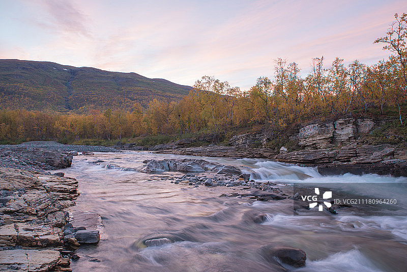 流动的河流图片素材