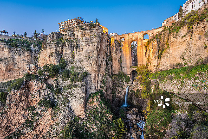 山中的桥梁图片素材