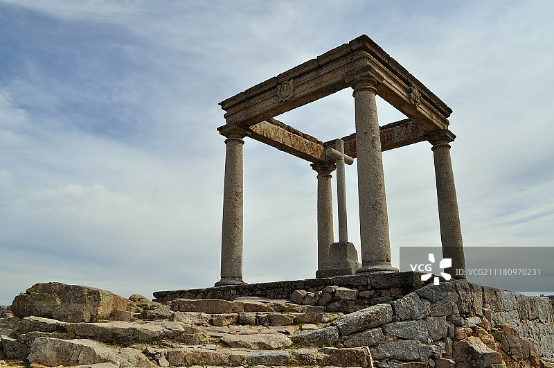 低角度拍摄的历史建筑图片素材