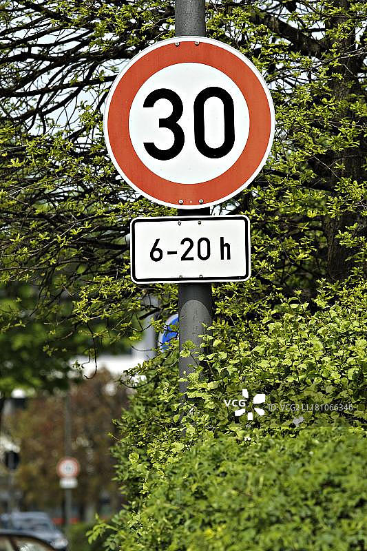 德国普里恩：限速30公里标志（6-20时）图片素材