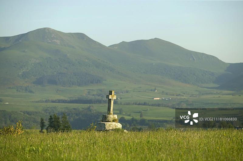 法国奥弗涅火山自然公园的十字架图片素材
