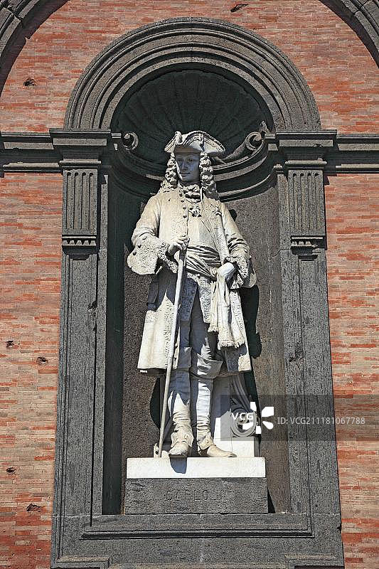 西班牙国王卡洛斯三世雕像，那不勒斯皇宫，意大利坎帕尼亚图片素材