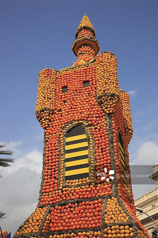 用橙子和柠檬建造的塔，芒通柠檬节，法国，欧洲图片素材