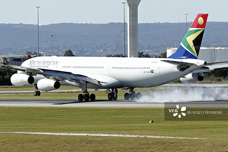 南非航空空客A340-300降落在珀斯机场图片素材