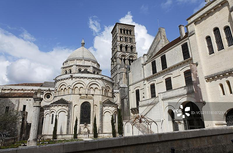 法国昂古莱姆圣皮埃尔大教堂图片素材