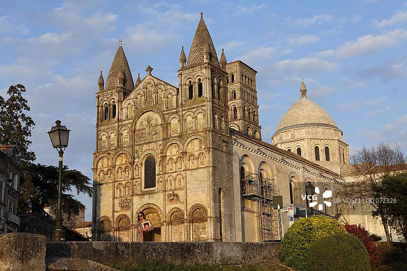法国昂古莱姆圣皮埃尔大教堂图片素材