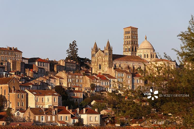 法国昂古莱姆圣皮埃尔大教堂图片素材