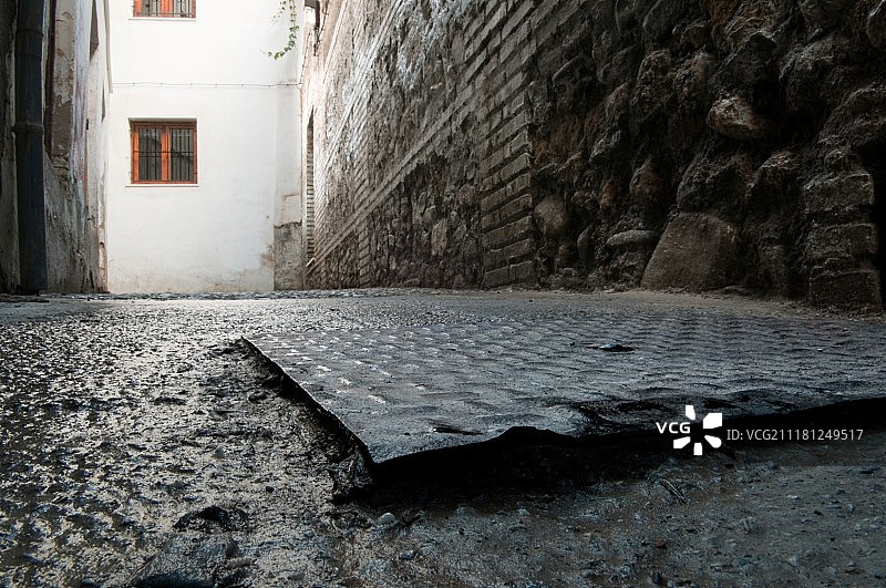 西班牙安达卢西亚格拉纳达阿尔拜辛区的人孔盖图片素材