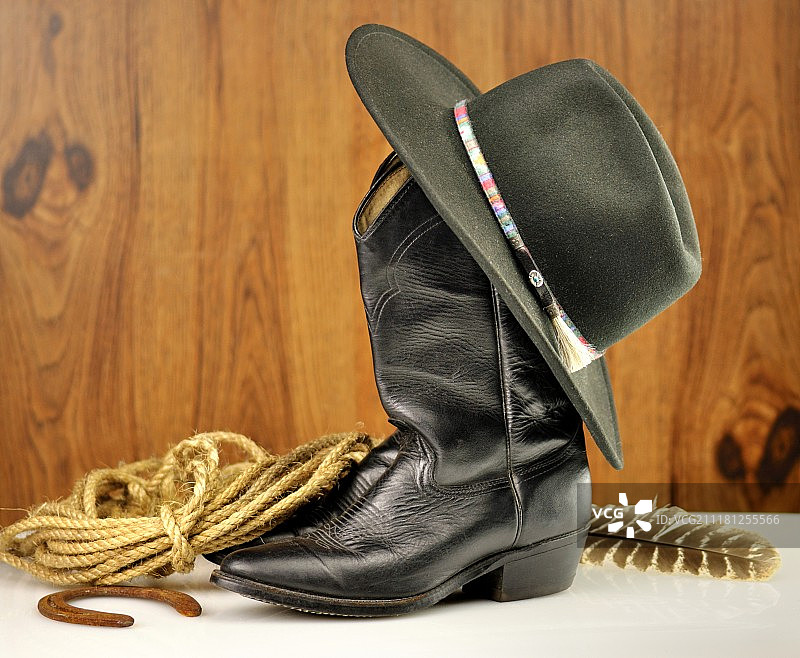 黑色牛仔帽和靴子图片素材
