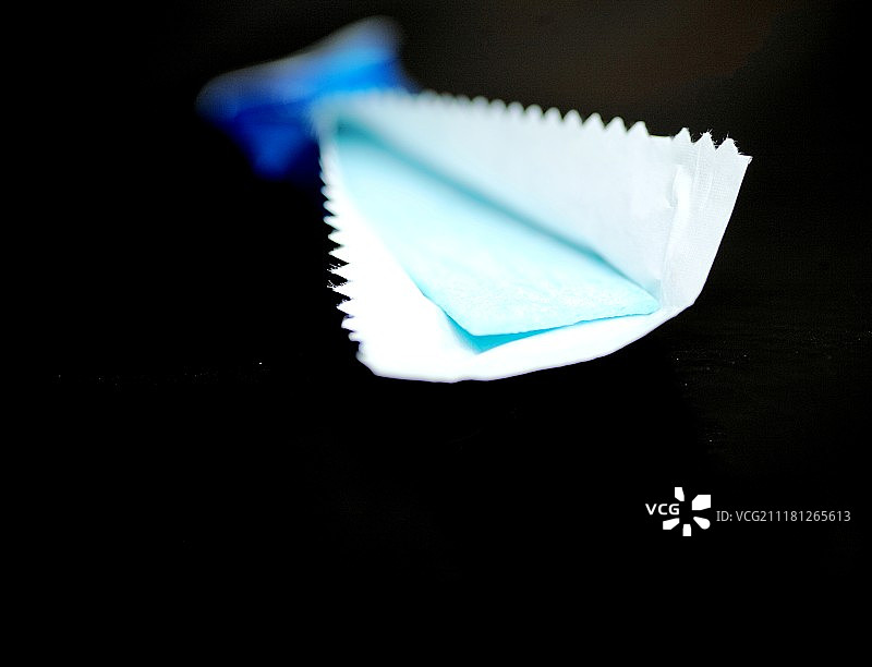 独立背景下的口香糖图片素材