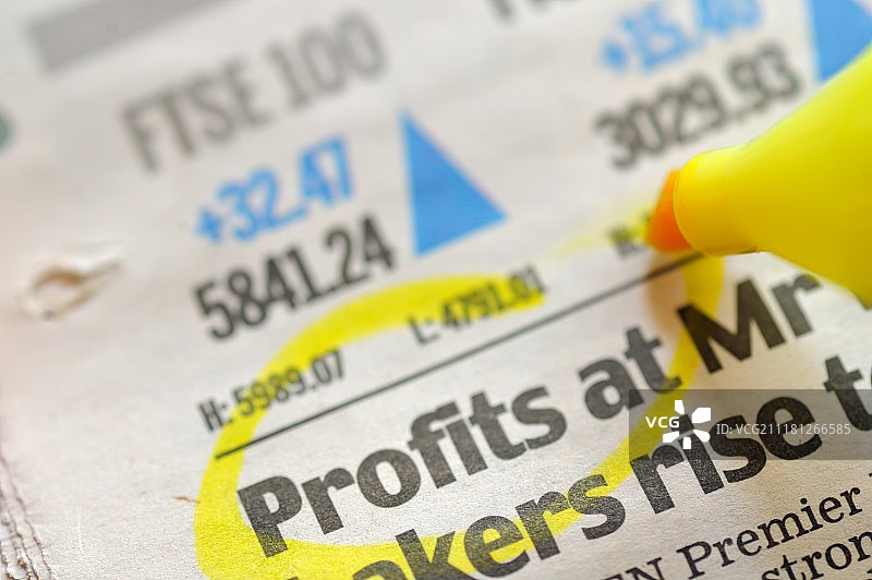 财经报纸上的利润图图片素材