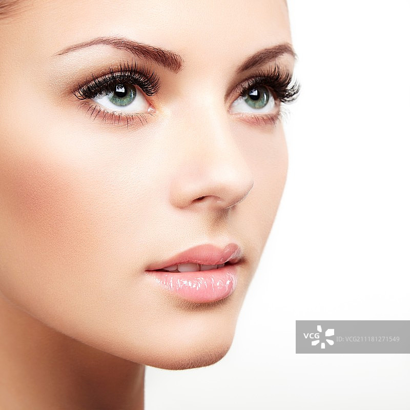 美丽的女子面部，精致的妆容，美丽的时尚图片素材