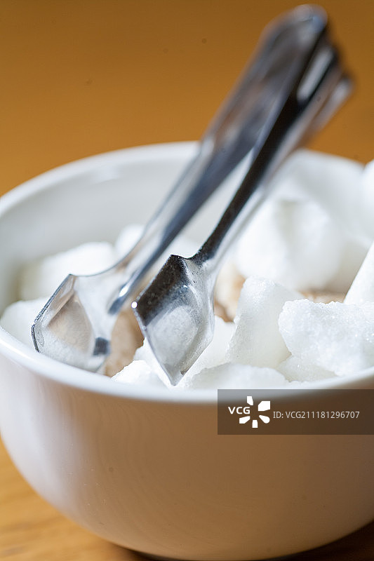 桌子上的糖碗图片素材