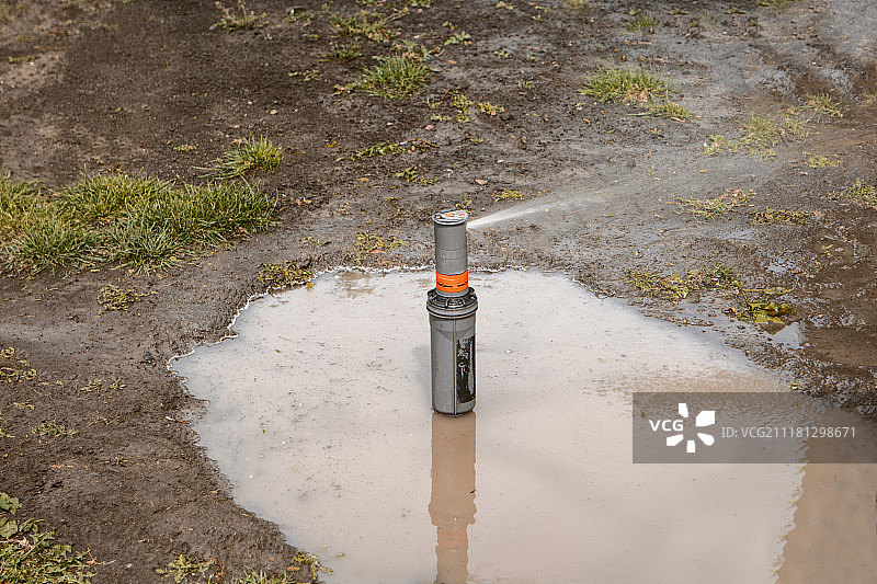 庭院草坪洒水器图片素材