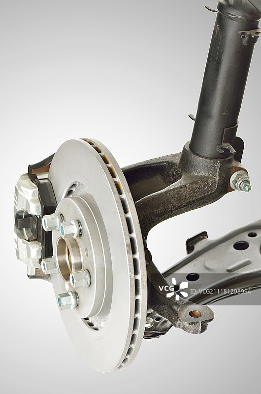 在工作室拍摄的盘式制动器和减震器总成图片素材