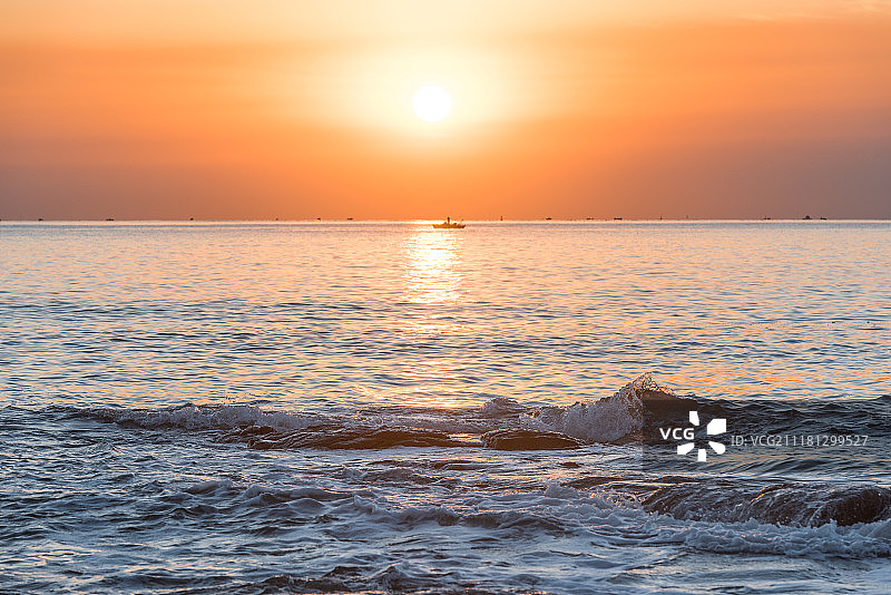 青岛海上日出图片素材