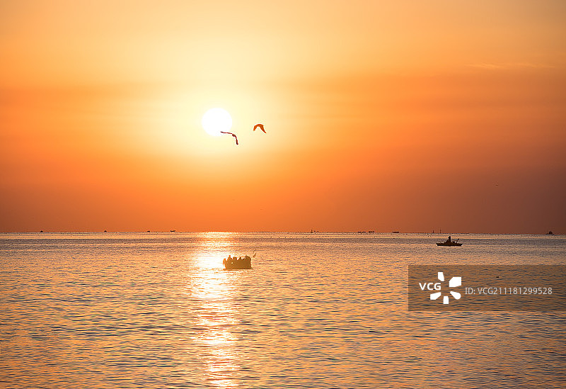 青岛海上日出图片素材