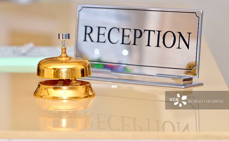 桌子上的酒店门铃图片素材