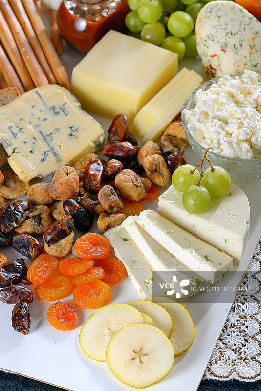 健康的奶酪和水果拼盘图片素材