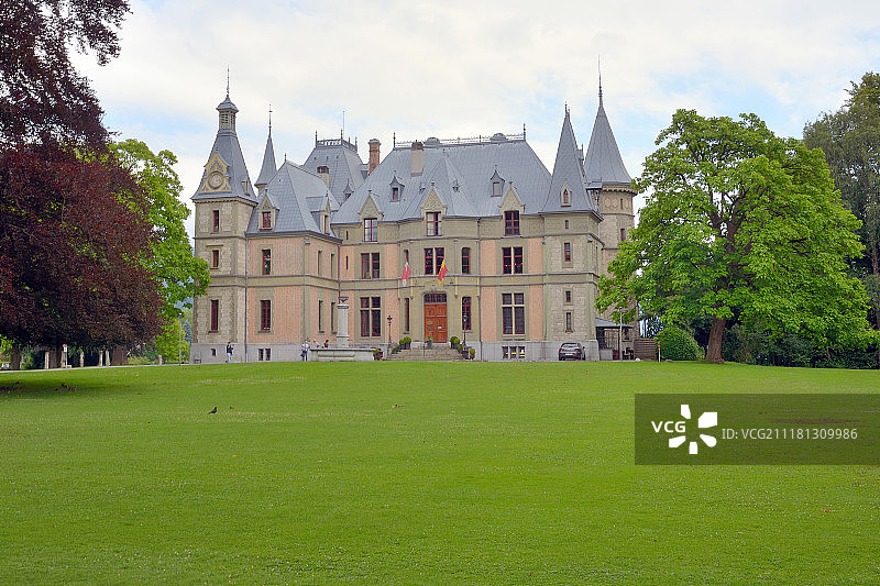 瑞士图恩的沙达乌城堡和花园-2017年7月23日图片素材