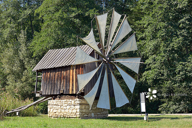 锡比乌阿斯特拉博物馆的传统老风车图片素材