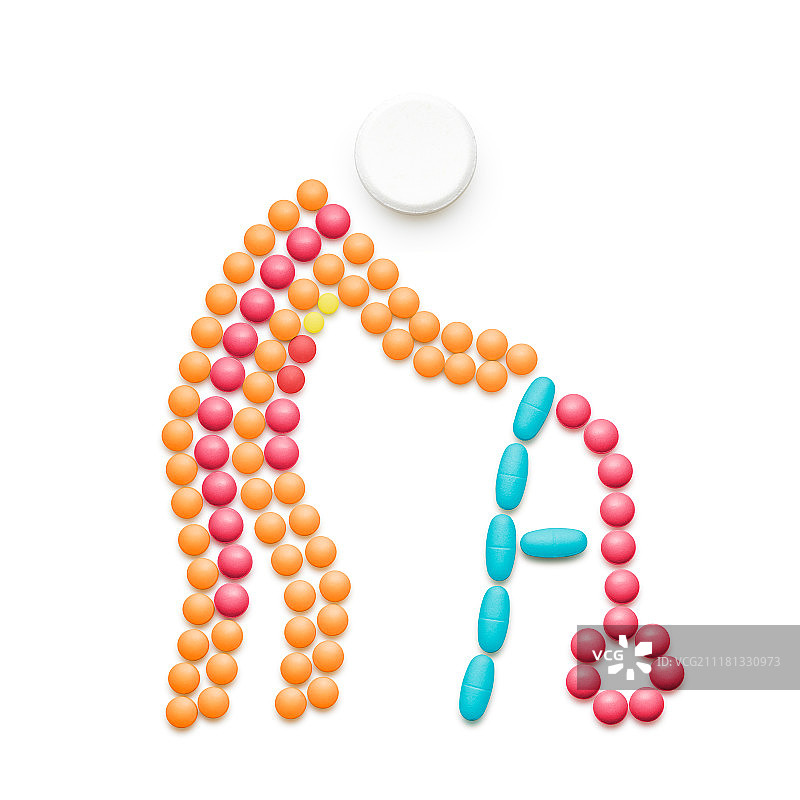 药品与轮椅老人组成的创意医药保健概念图片素材