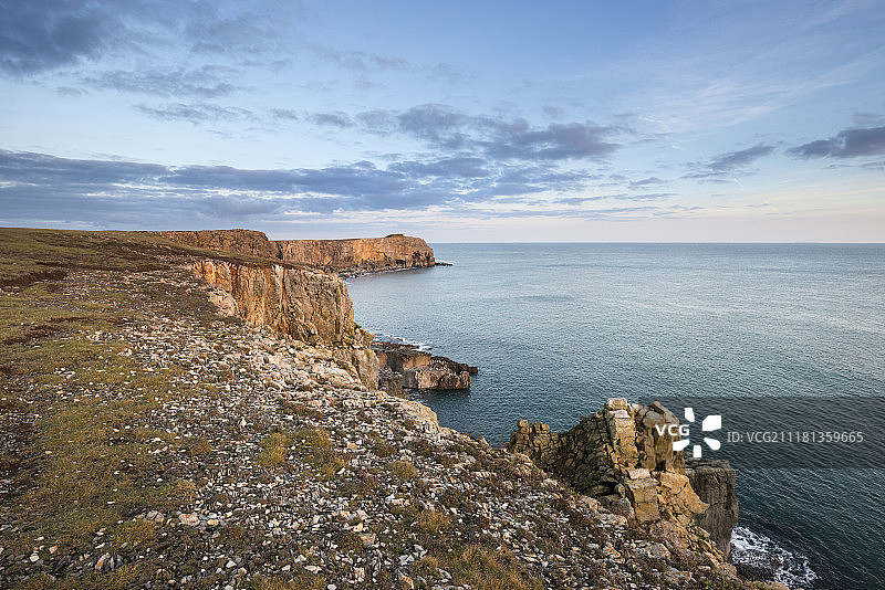 威尔士彭布罗克郡海岸圣高文岬悬崖的壮丽景色图片素材