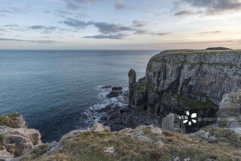 威尔士彭布罗克郡海岸圣高文岬悬崖的壮丽景色图片素材