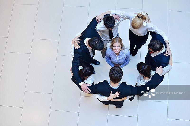 商务人士团队手牵手，团结友谊图片素材