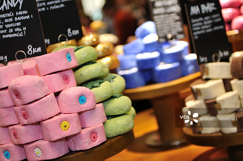 商店里出售的健康香皂图片素材