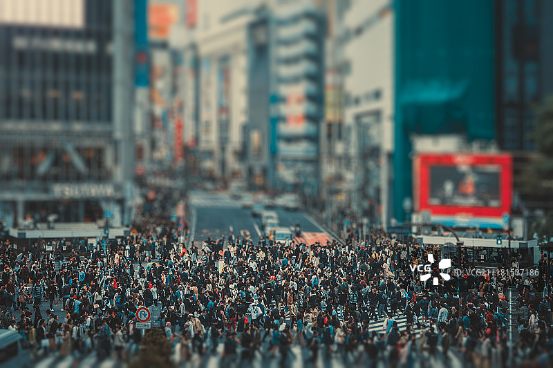 日本东京涩谷十字路口人流图片素材
