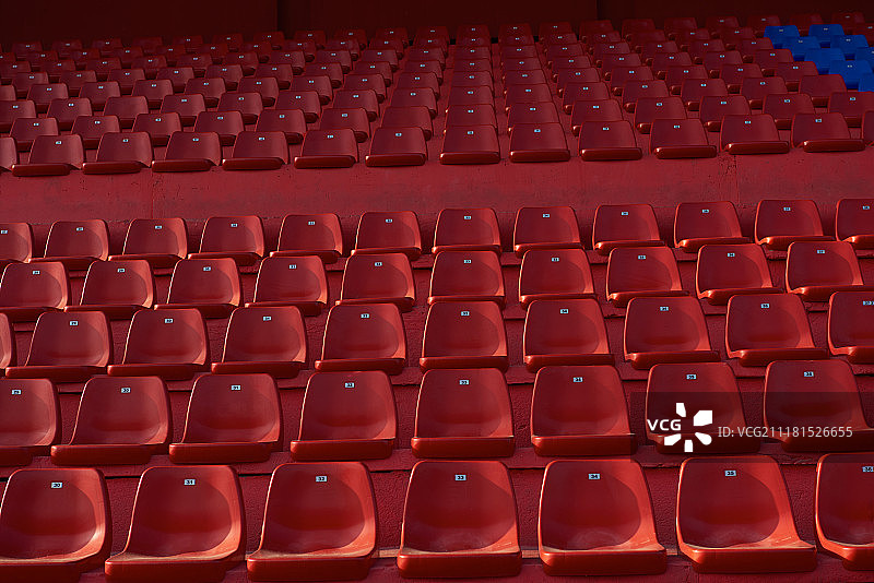 红色体育场座位排壁纸空椅子图片素材
