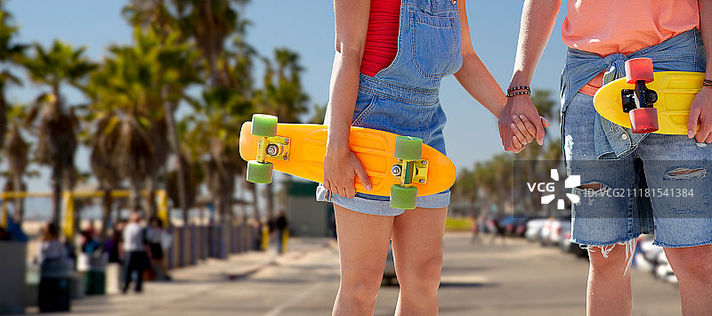 洛杉矶威尼斯海滩情侣滑板图片素材
