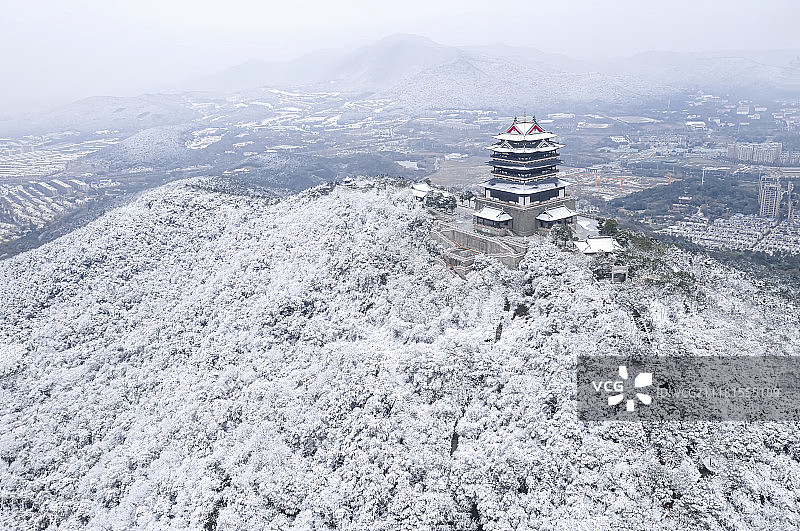 航拍湖州仁皇山雪景图片素材