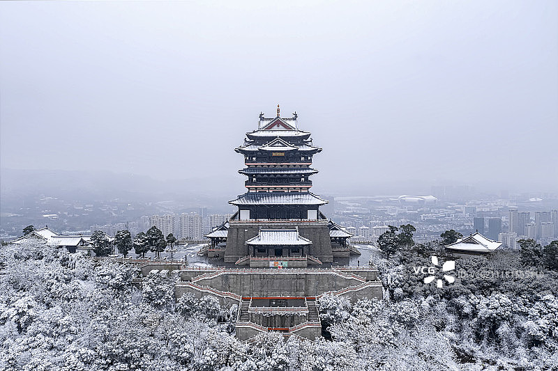 航拍湖州仁皇山雪景图片素材