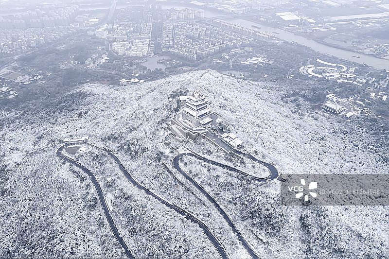 航拍湖州仁皇山雪景图片素材
