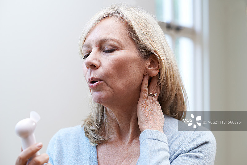 更年期引起的中年妇女潮热图片素材