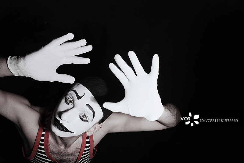 悲伤哑剧演员的面部特写与舞台妆容图片素材