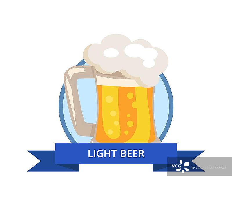 传统手柄马克杯中的啤酒，白色泡沫。蓝色缎带上带有文字的圆形图案中，传统手柄马克杯中的淡啤酒，白色泡沫和气泡矢量素材。透明玻璃器皿中的酒精饮料图片素材